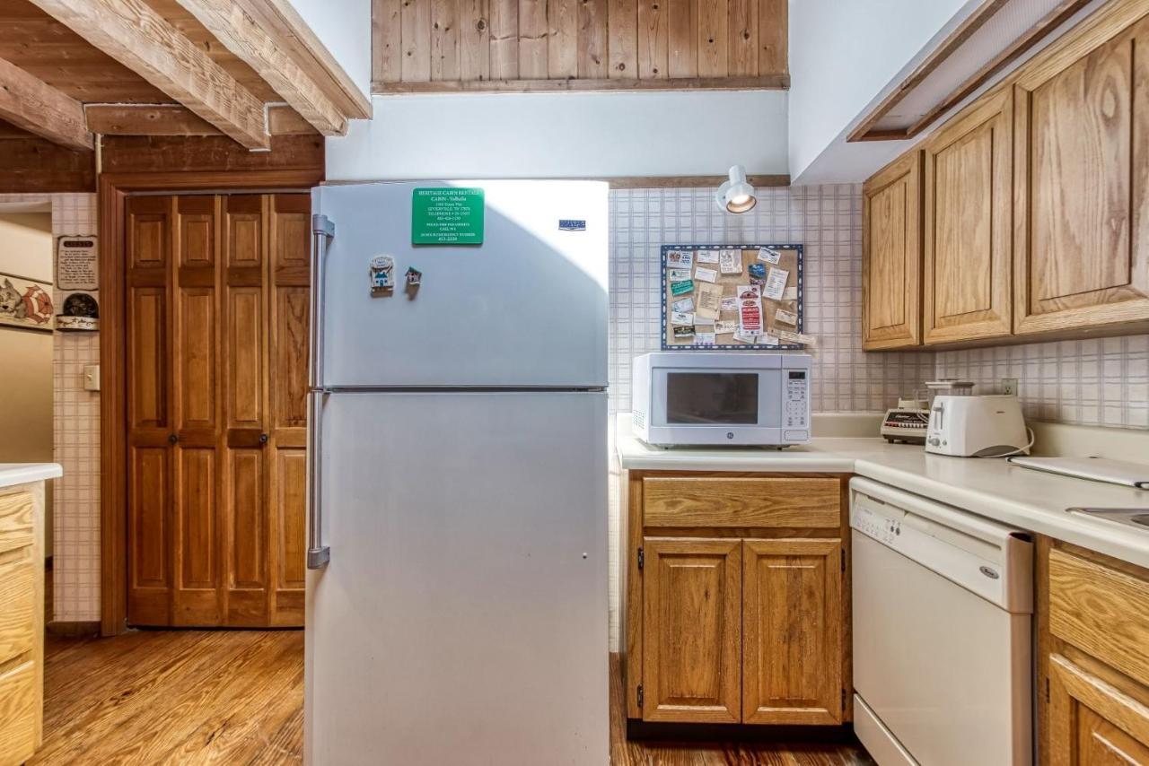 Valhalla - Private Rustic Getaway Cabin Севьервилл Экстерьер фото